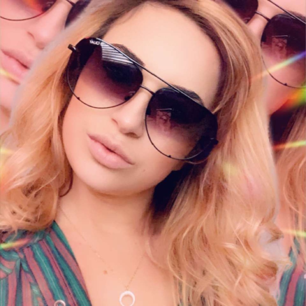 Meet your Posher, Lauren